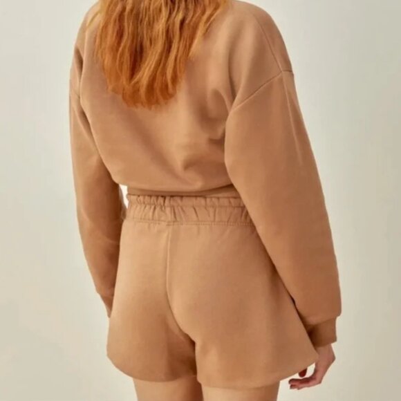 Reformation Riley sweatshorts in butterscotch - Picture 2 of 3